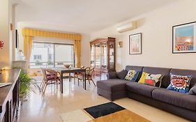 Central Cascais Apartment With Private Parking
