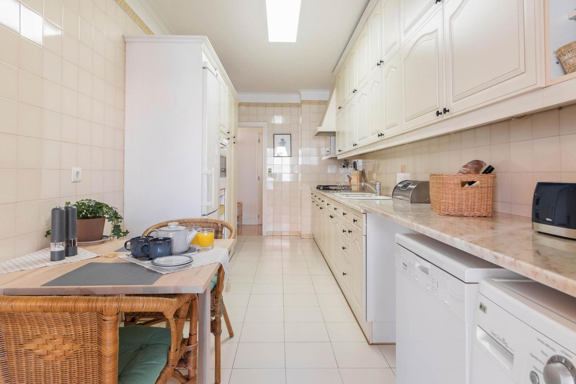 Central Cascais Apartment With Private Parking Buitenkant foto